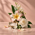 Load image into Gallery viewer, MAUI NUI : Plumeria + Gardenia Candle